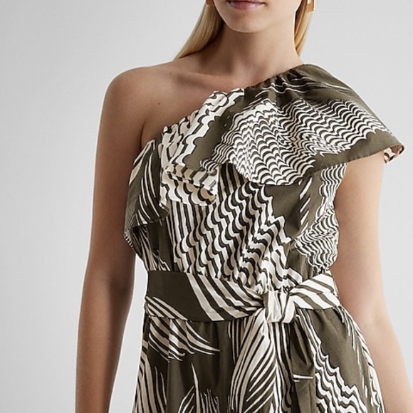 One Shoulder Ruffle Maxi - Picture 6 of 6